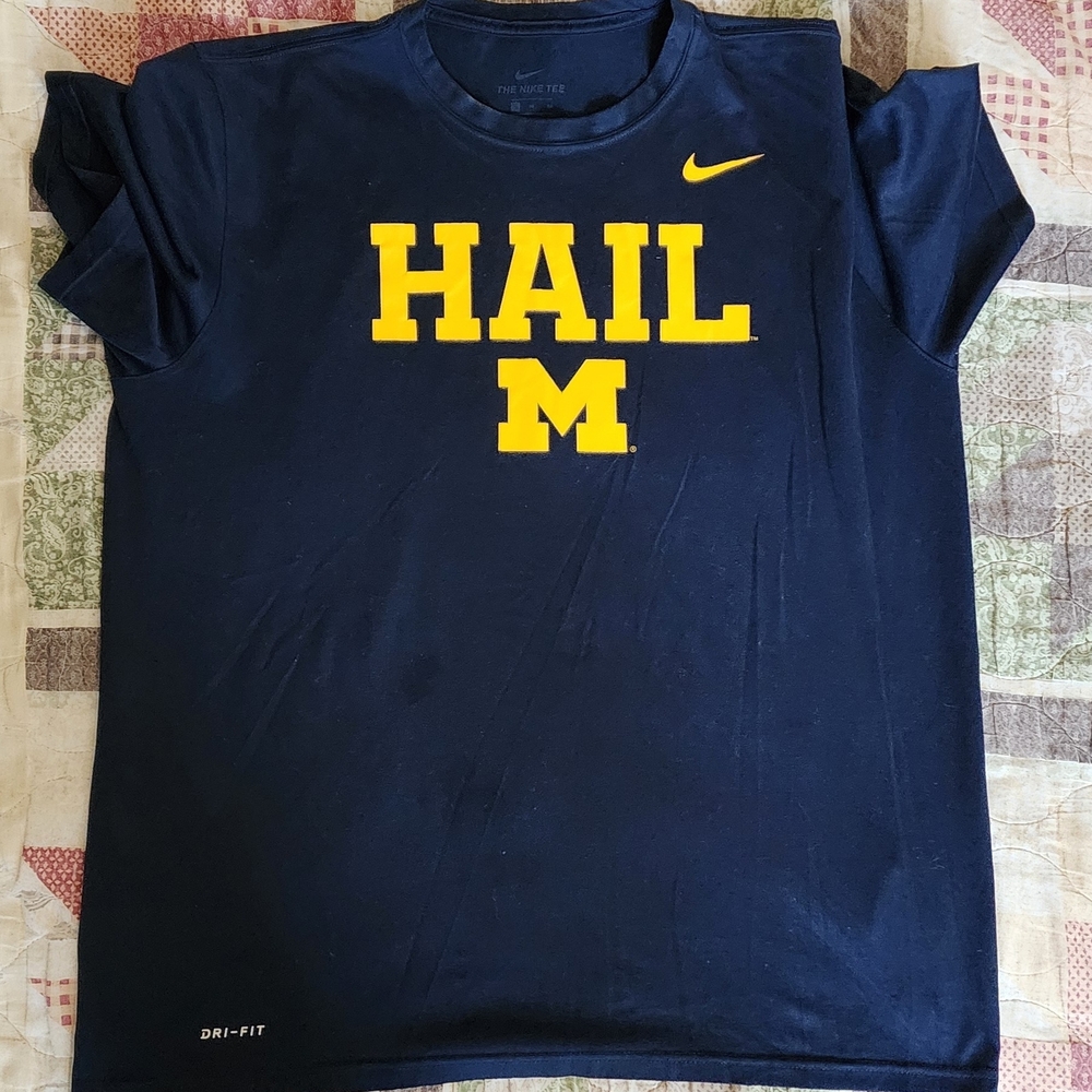 CLOSET CLEAN OUT 5 SHIRTS MICHIGAN Nike Navy Hail M T-Shirt